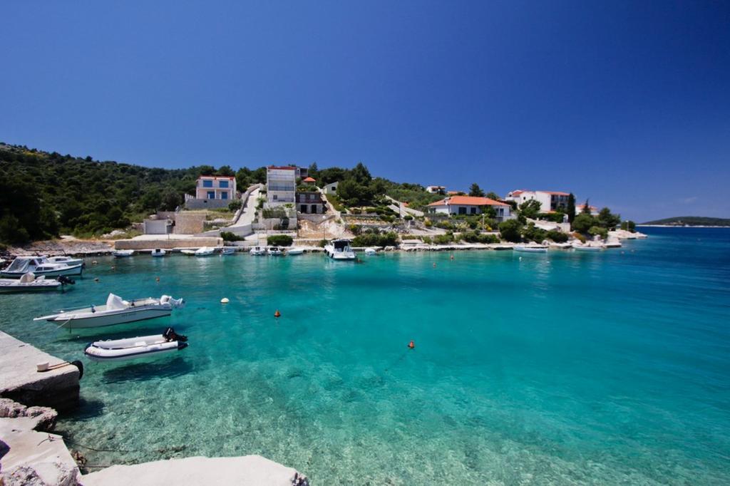 Apartments And Rooms Porto Ražanj Buitenkant foto